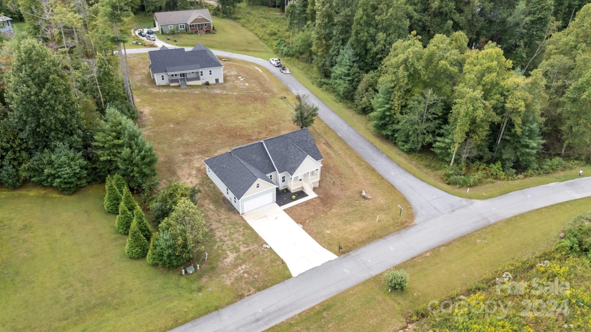 142 Crystal Heights Dr Hendersonville, NC 28739