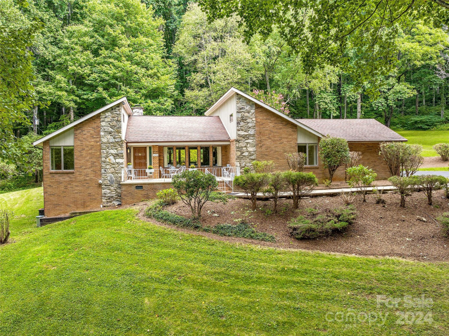 2394 Plott Creek Rd Waynesville, NC 28786