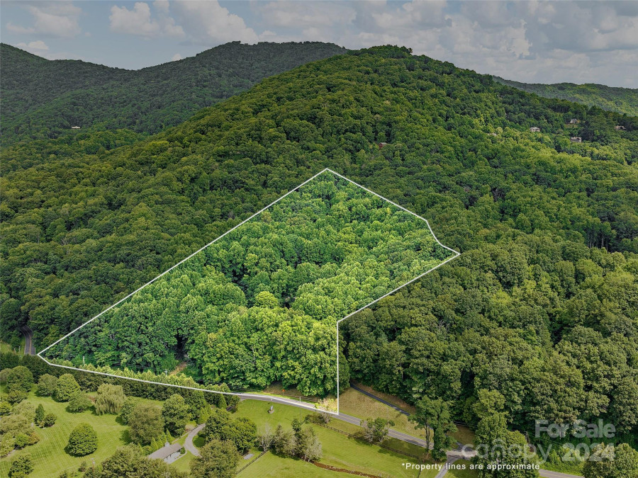 2394 Plott Creek Rd Waynesville, NC 28786