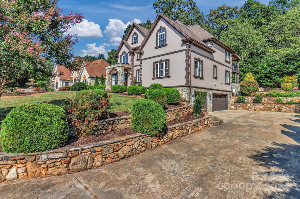 55 Willow Brook Dr Asheville, NC 28806