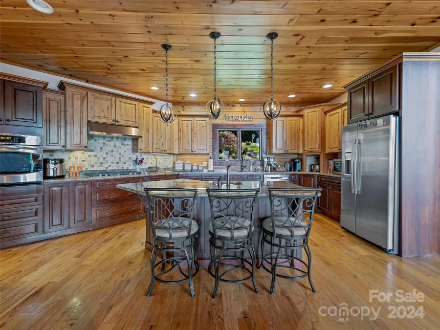 2585 Ivy Ln Pisgah Forest, NC 28768