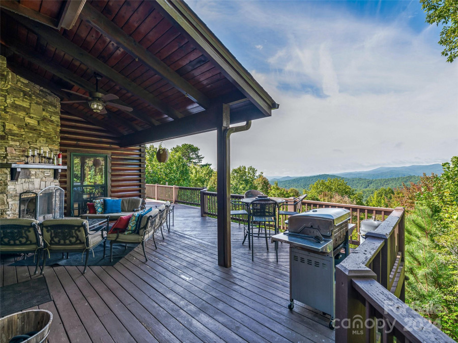 2585 Ivy Ln Pisgah Forest, NC 28768