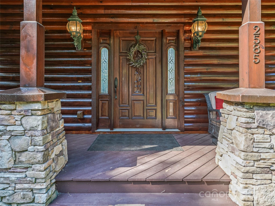 2585 Ivy Ln Pisgah Forest, NC 28768