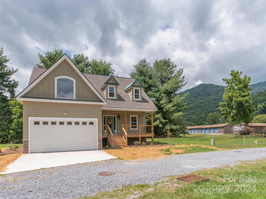 85 Sophie Rd Maggie Valley, NC 28751