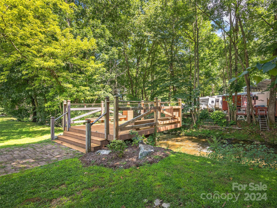 85 Sophie Rd Maggie Valley, NC 28751