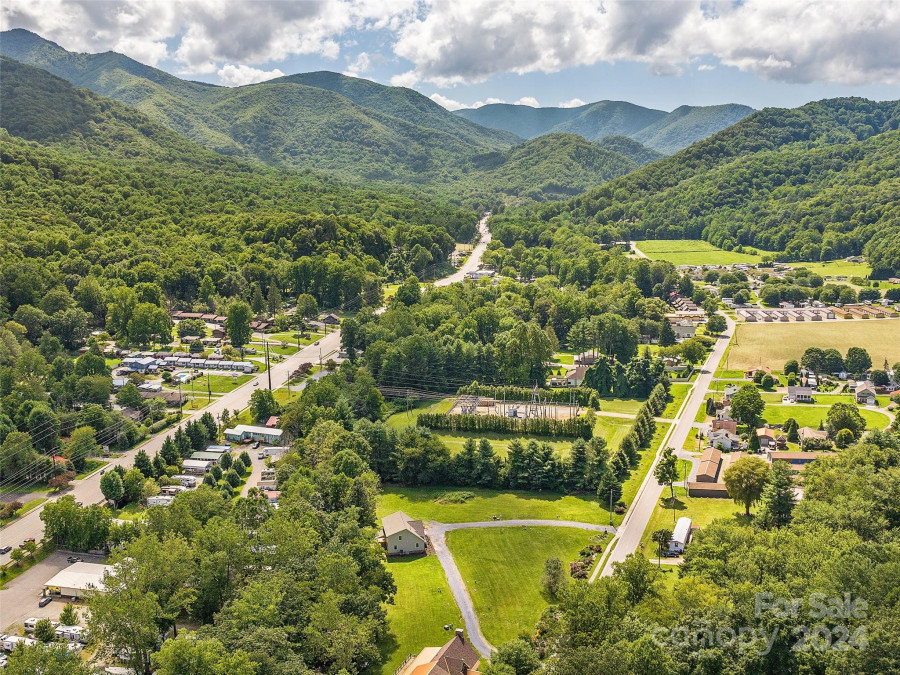 85 Sophie Rd Maggie Valley, NC 28751