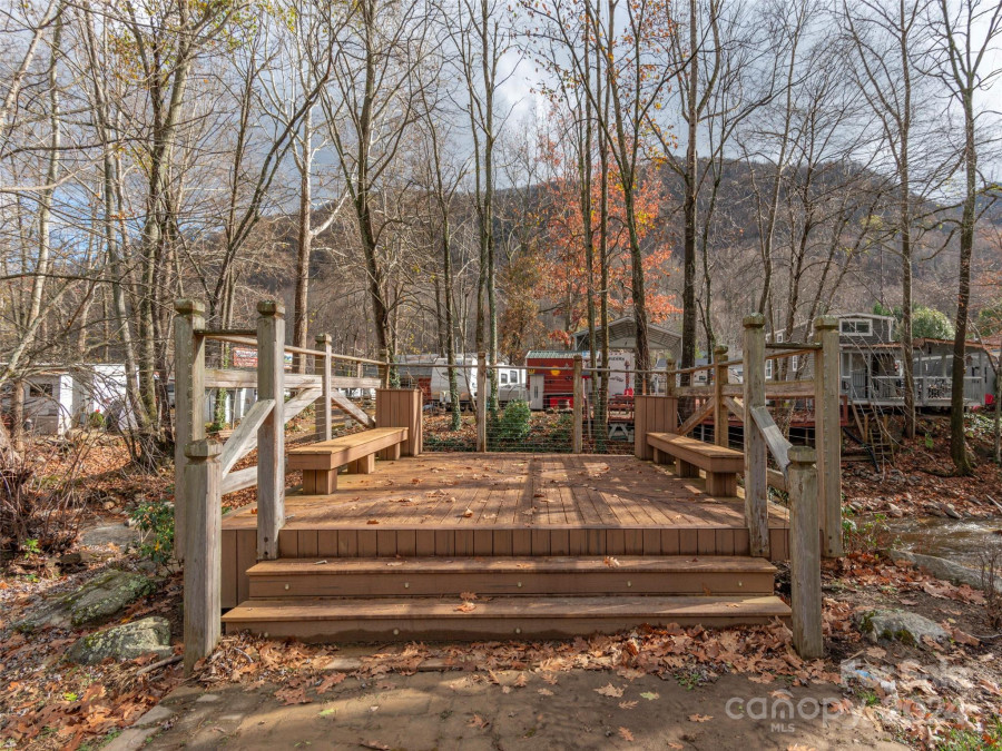 85 Sophie Rd Maggie Valley, NC 28751