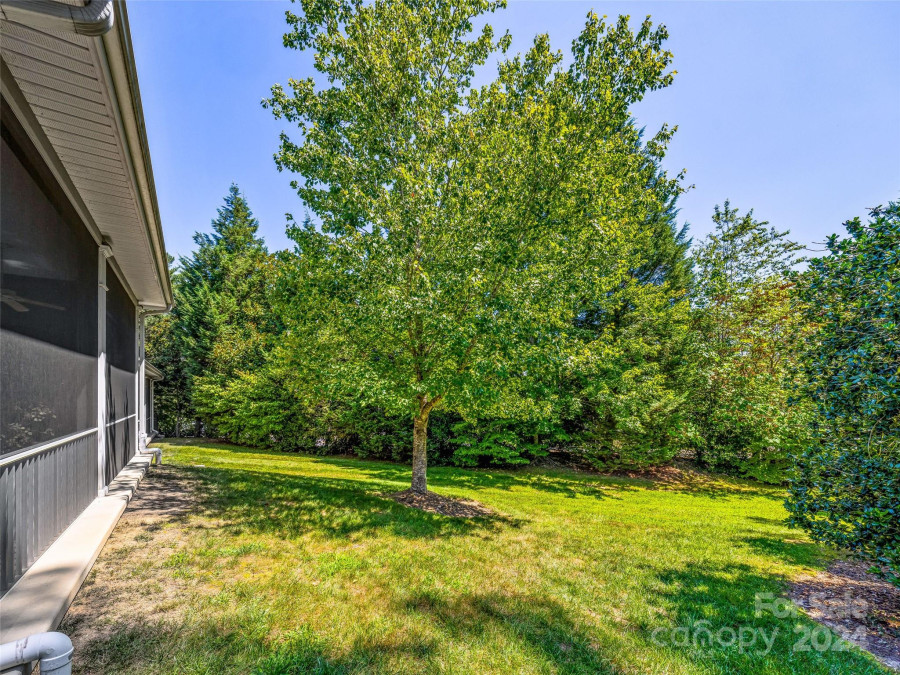 43 Towne Place Dr Hendersonville, NC 28792