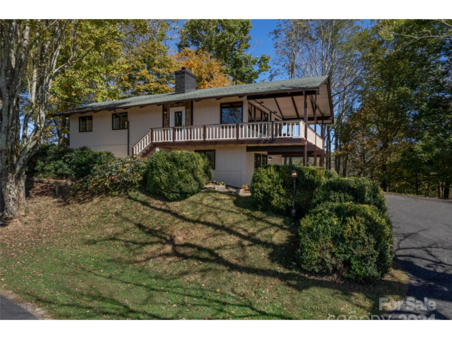 405 Strawberry Ln Newland, NC 28657