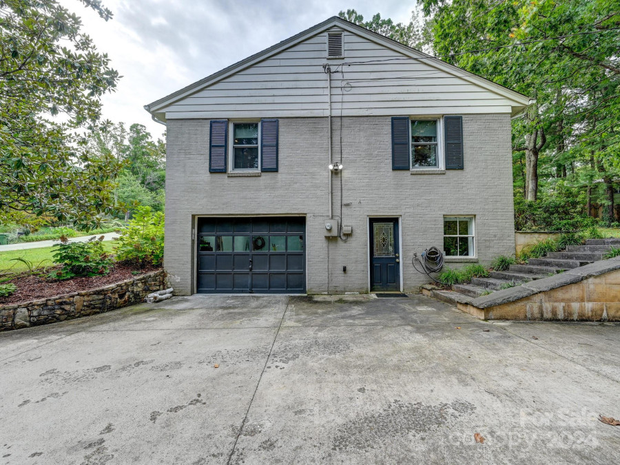 5 Woodcrest Rd Asheville, NC 28804