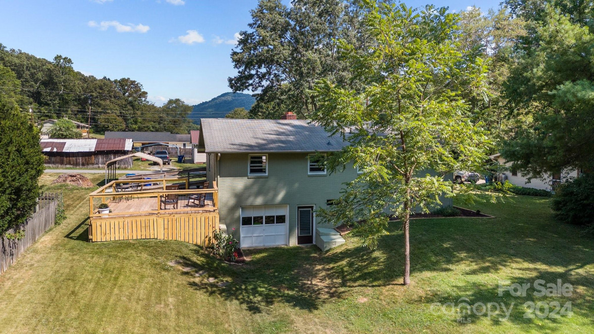 65 Lake View St Clyde, NC 28721