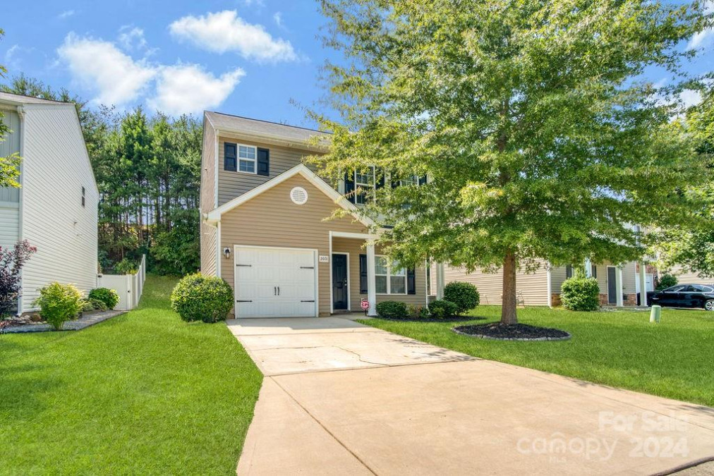 2601 Meadow Crossing Dr Dallas, NC 28034