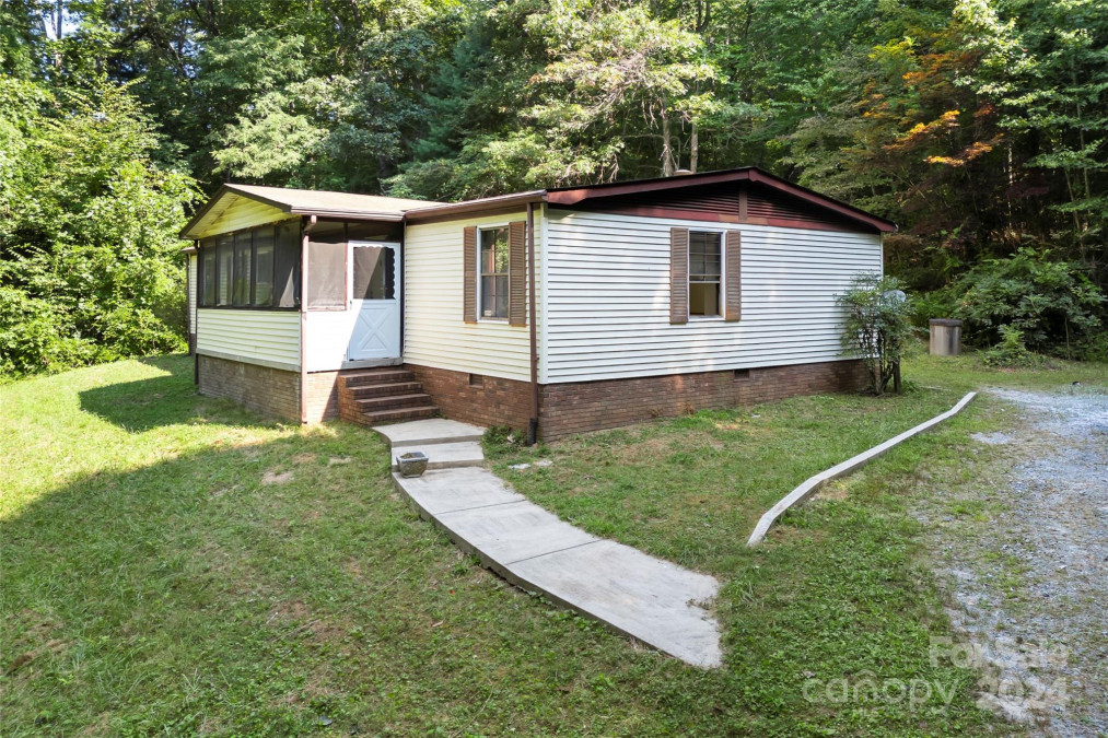 2519 Davis Mountain Rd Hendersonville, NC 28739