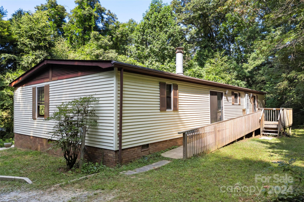 2519 Davis Mountain Rd Hendersonville, NC 28739