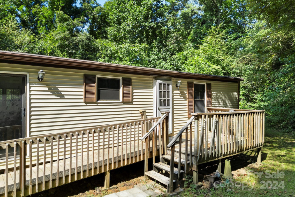 2519 Davis Mountain Rd Hendersonville, NC 28739