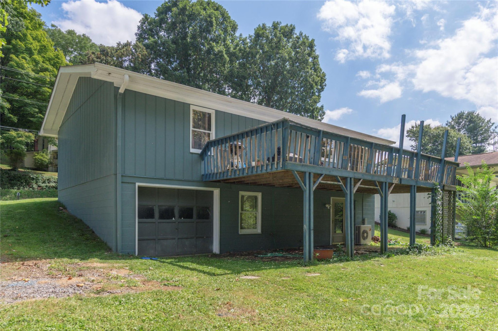 140 Oakdale Rd Waynesville, NC 28786