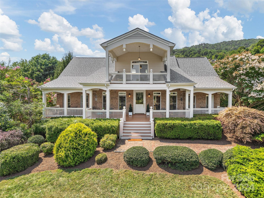 296 Cardinal Ln Waynesville, NC 28786