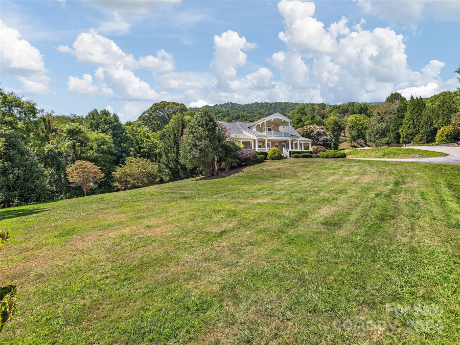 296 Cardinal Ln Waynesville, NC 28786