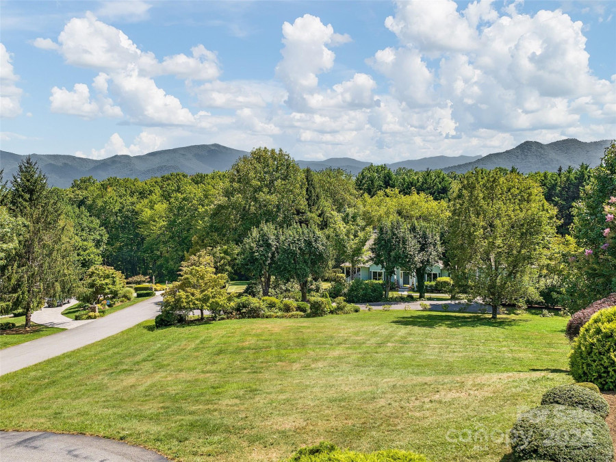 296 Cardinal Ln Waynesville, NC 28786