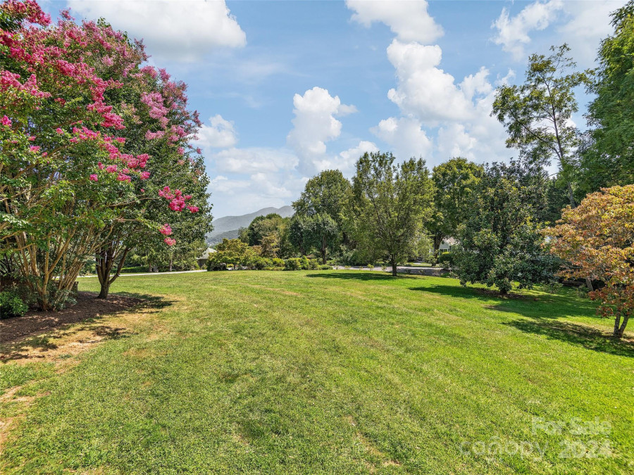 296 Cardinal Ln Waynesville, NC 28786