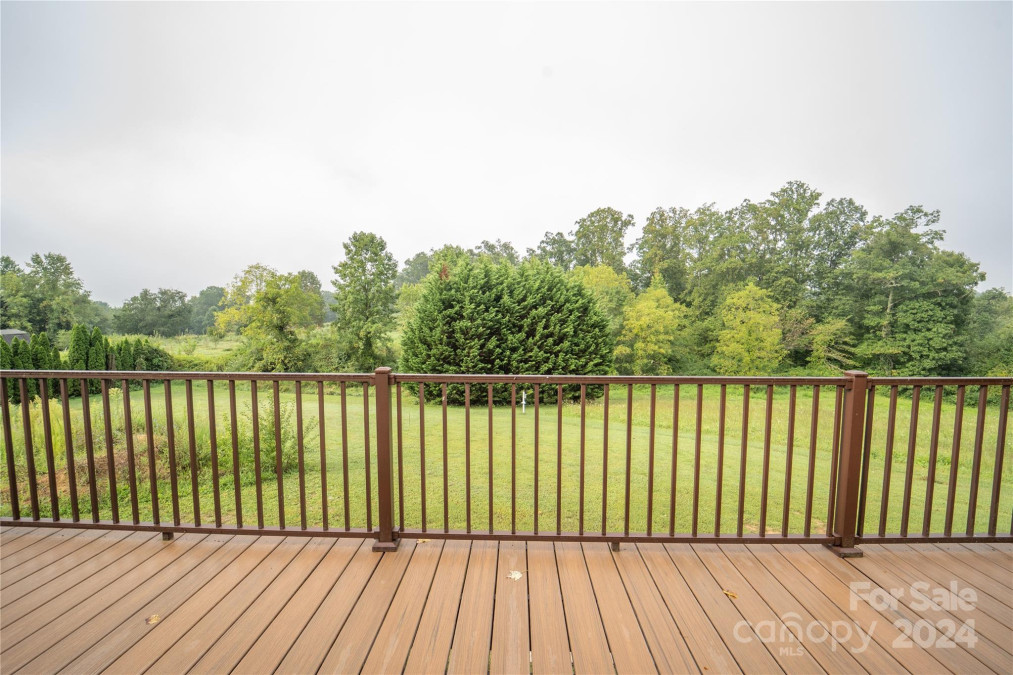 110 Glenwood Ln Hendersonville, NC 28792