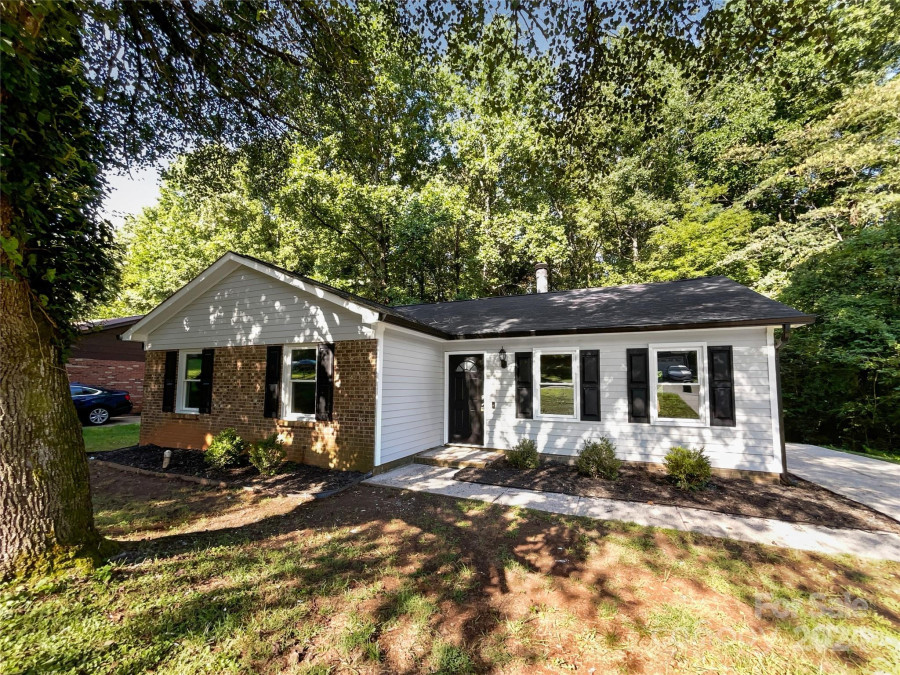 2115 Teddington Dr Charlotte, NC 28214