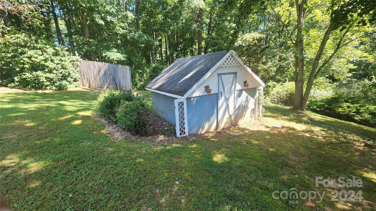 27 Star Rd Leicester, NC 28753