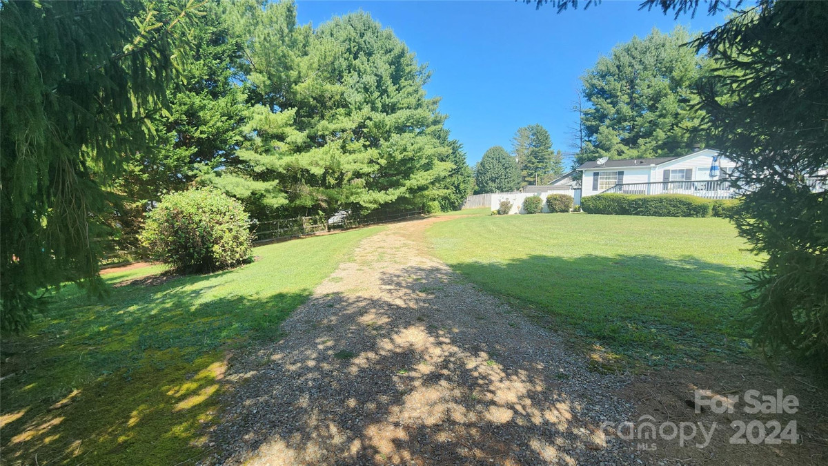 27 Star Rd Leicester, NC 28753