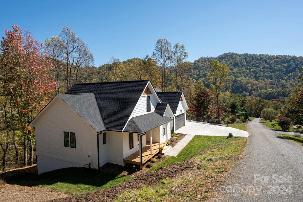 258 Whitfield Ln Weaverville, NC 28787