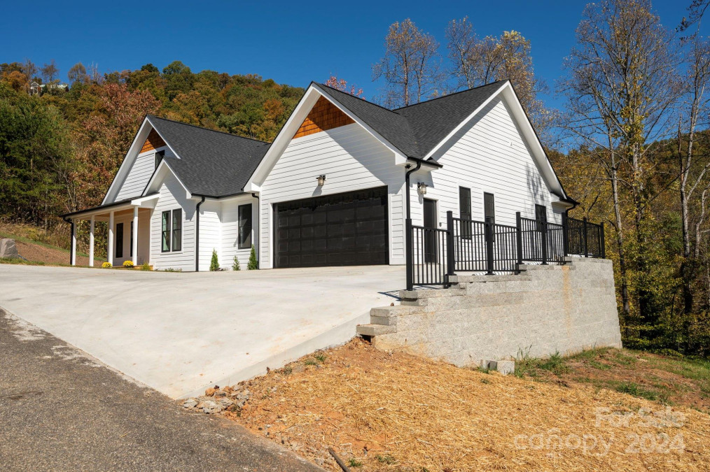 258 Whitfield Ln Weaverville, NC 28787