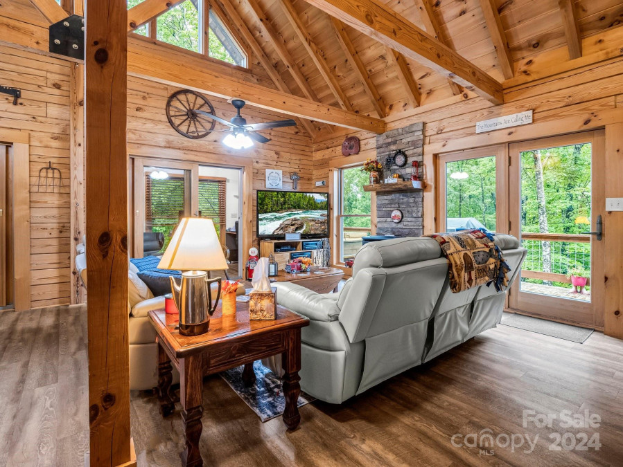 354 Log Cabin Ln Mill Spring, NC 28756