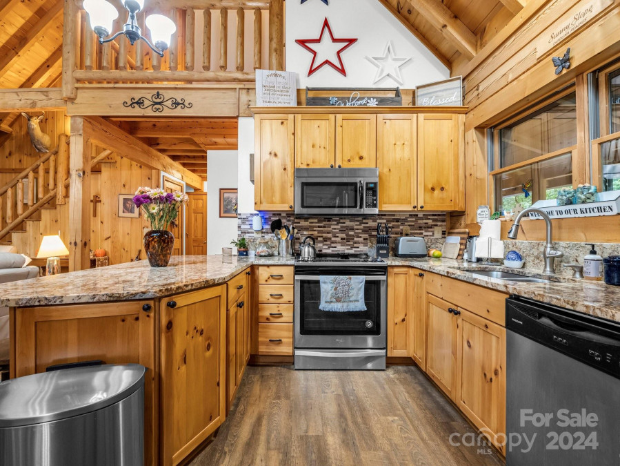 354 Log Cabin Ln Mill Spring, NC 28756