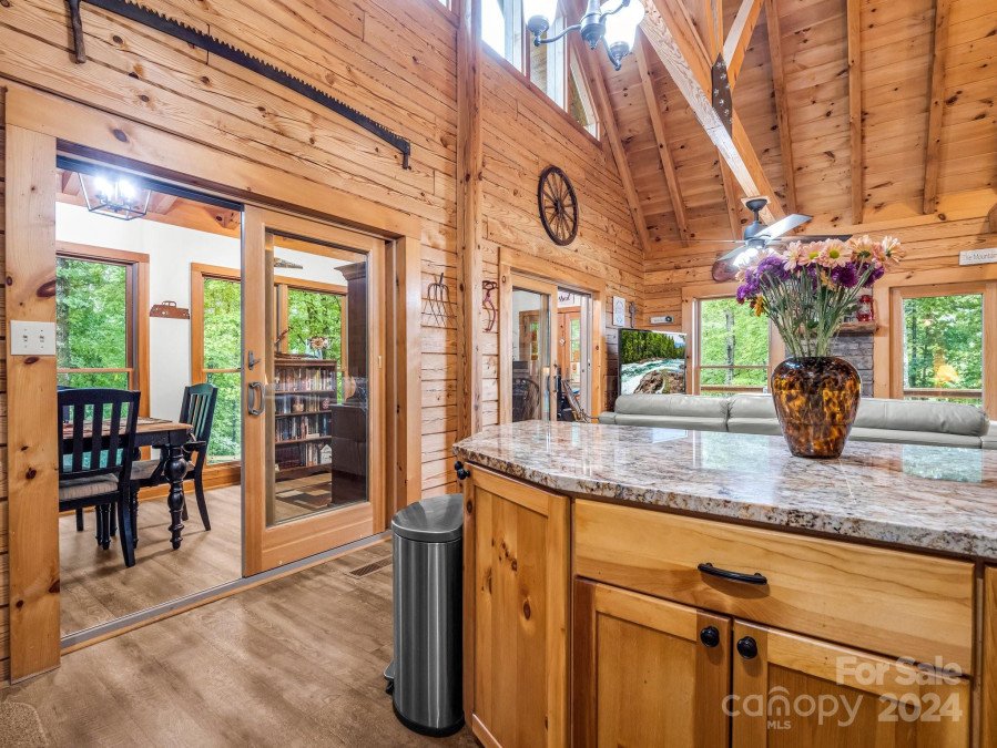 354 Log Cabin Ln Mill Spring, NC 28756