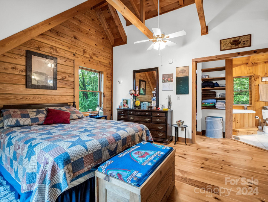 354 Log Cabin Ln Mill Spring, NC 28756