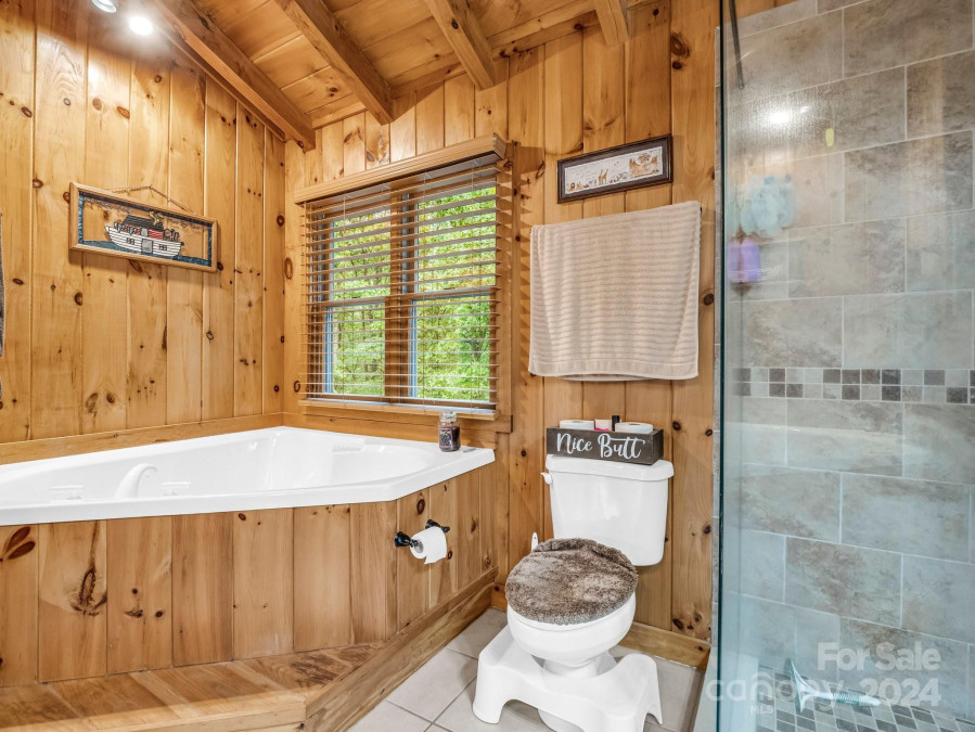 354 Log Cabin Ln Mill Spring, NC 28756