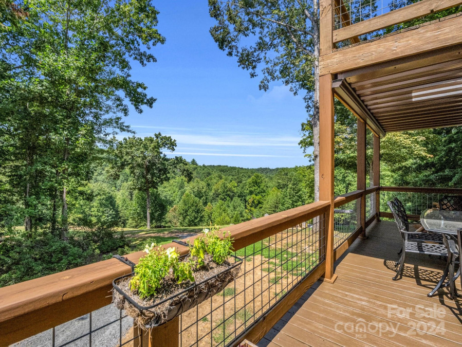 354 Log Cabin Ln Mill Spring, NC 28756