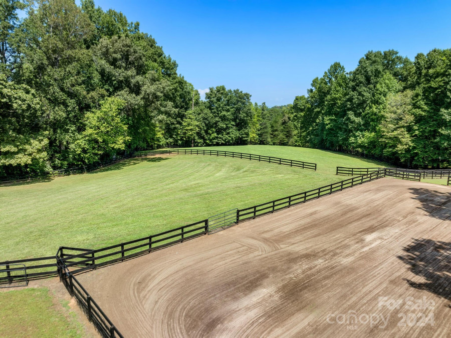 350 White Fence Ln Mill Spring, NC 28756