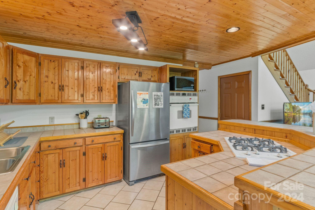 136 Grouse Point Rd Hot Springs, NC 28743