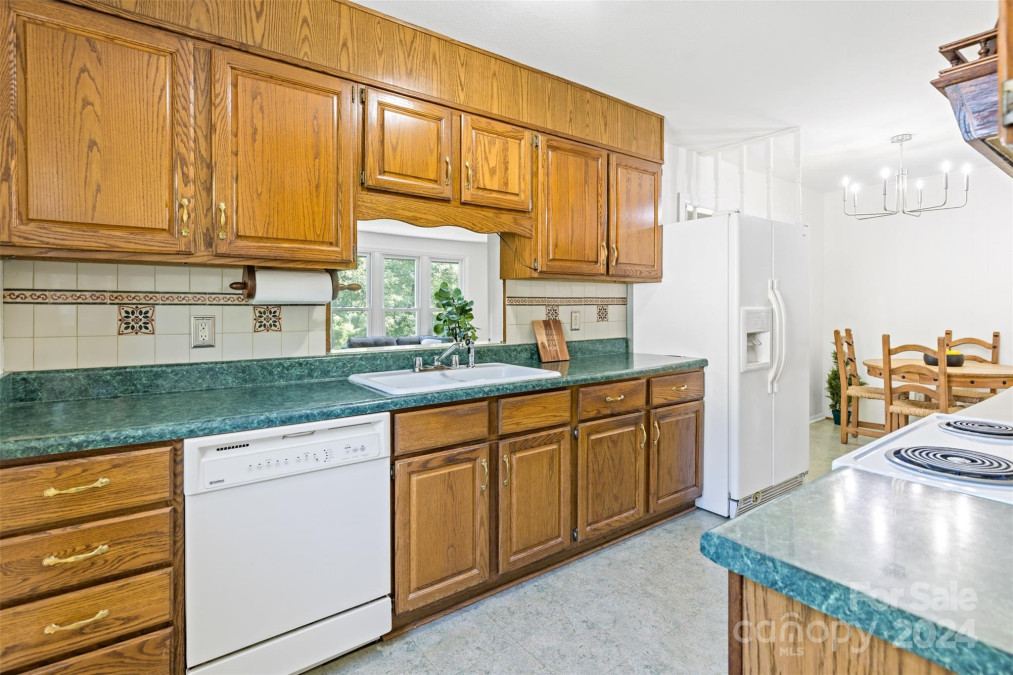 40 Harmony Ln Asheville, NC 28803