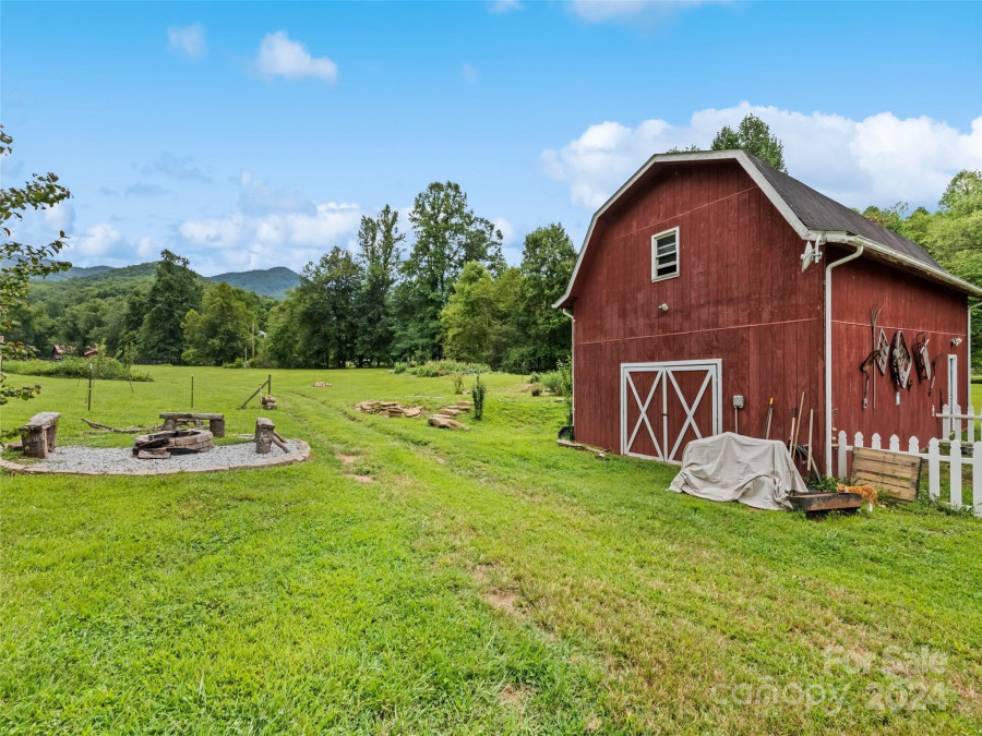 359 Husky Rd Bryson City, NC 28713