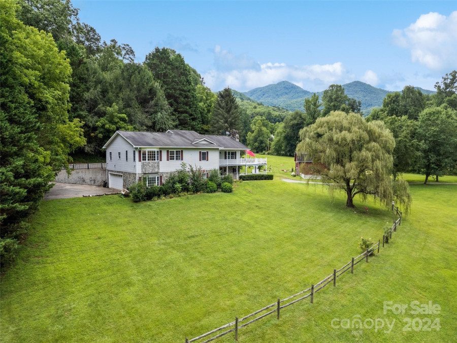 359 Husky Rd Bryson City, NC 28713