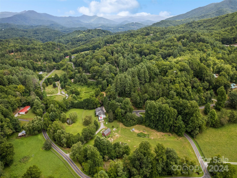 359 Husky Rd Bryson City, NC 28713