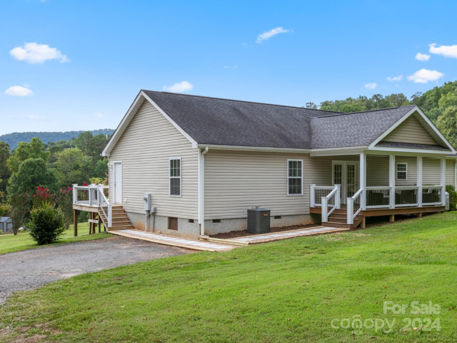 93 Israel Rd Candler, NC 28715