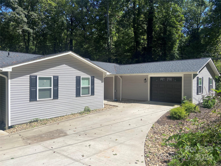 3517 Crestwood Dr Morganton, NC 28655