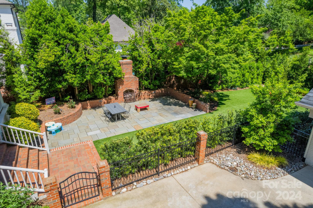 2705 Tanglewood Ln Charlotte, NC 28211