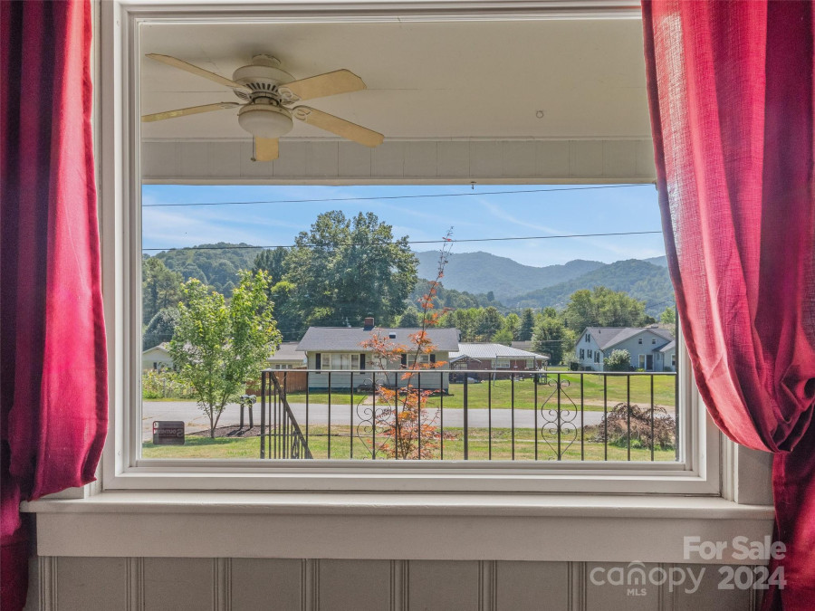 57 Nesbitt St Waynesville, NC 28786