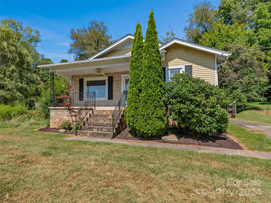 57 Nesbitt St Waynesville, NC 28786