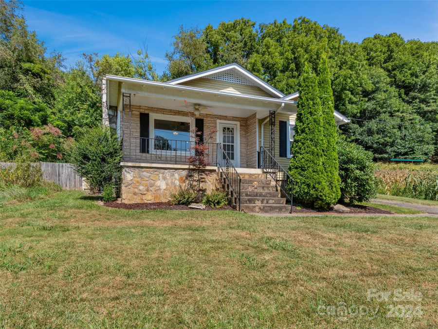 57 Nesbitt St Waynesville, NC 28786