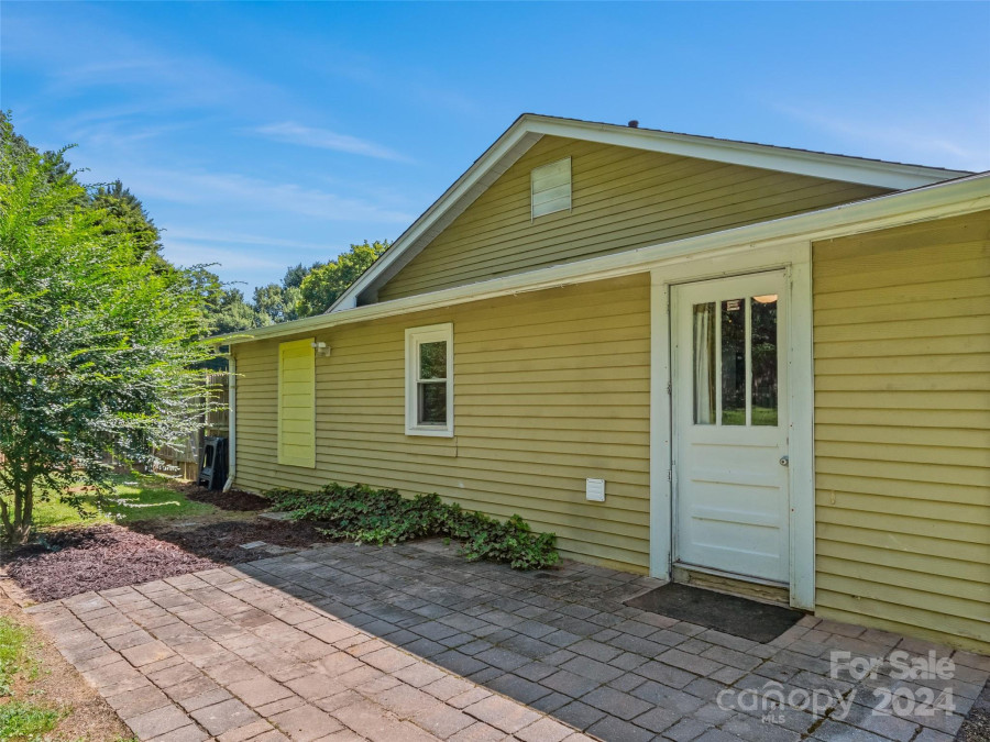 57 Nesbitt St Waynesville, NC 28786