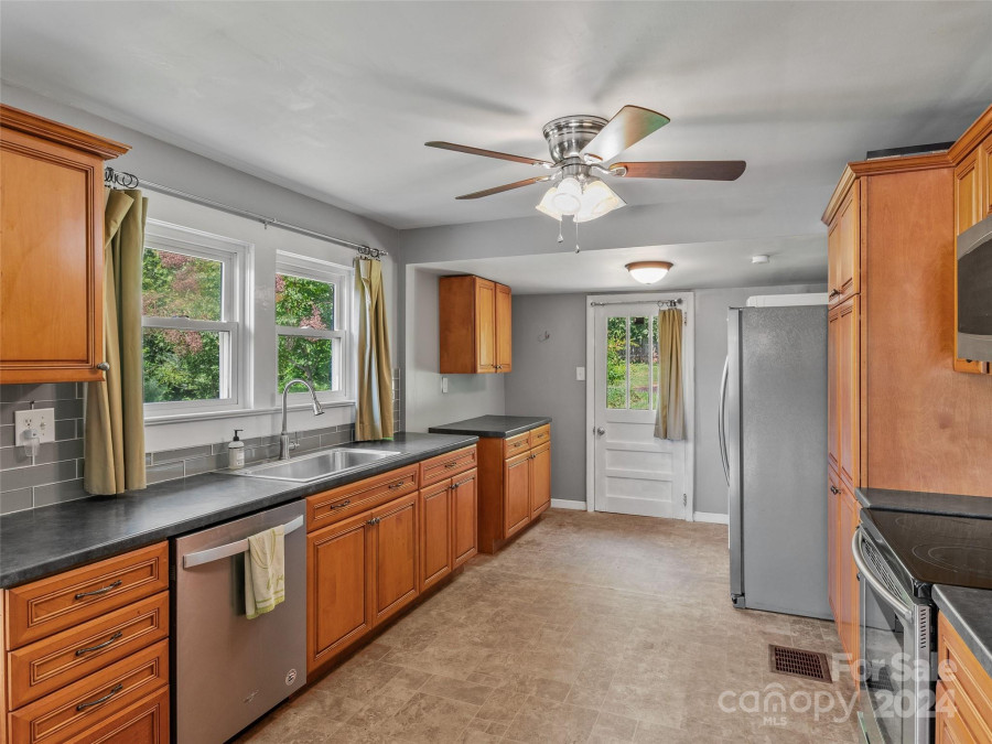 57 Nesbitt St Waynesville, NC 28786